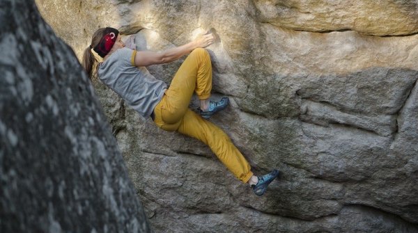 Thanks to professionals like Anna Stöhr, bouldering is also appealing to a large target group.